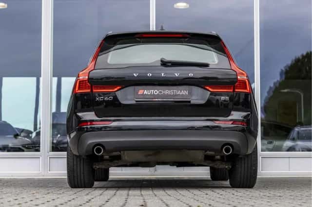 Volvo XC60 (2021) thumbnail 5