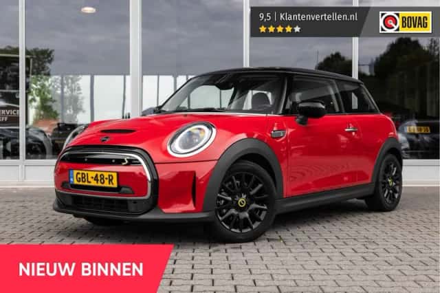MINI Cooper (2022) thumbnail 2
