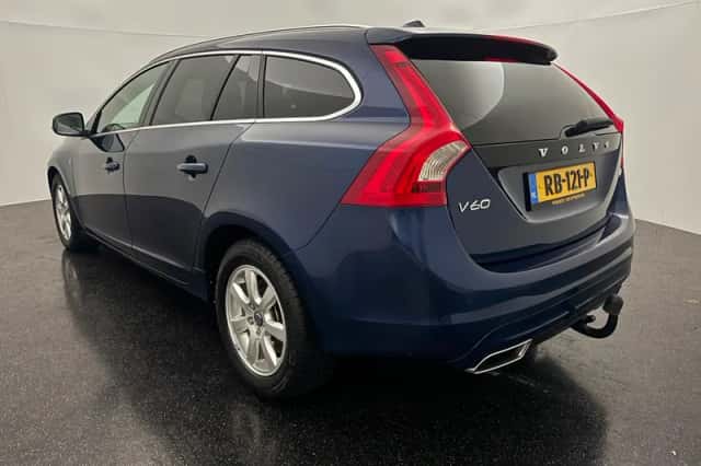 Volvo V60 (2014) thumbnail 2