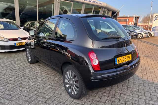Nissan Micra (2010) thumbnail 3