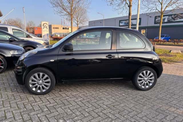 Nissan Micra (2010) thumbnail 6