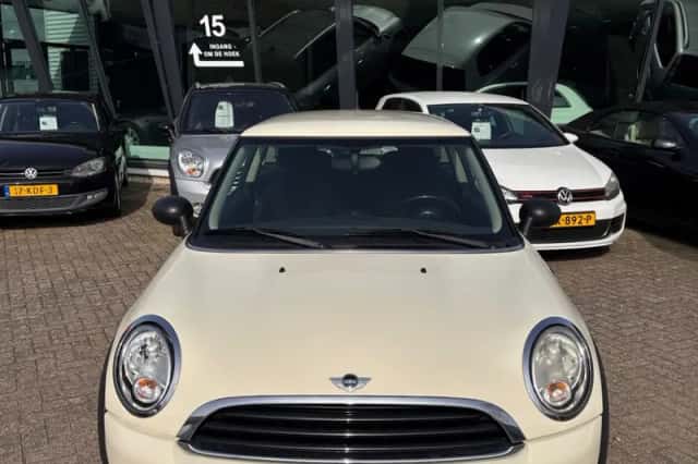 MINI One (2010) thumbnail 4