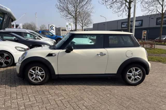 MINI One (2010) thumbnail 6