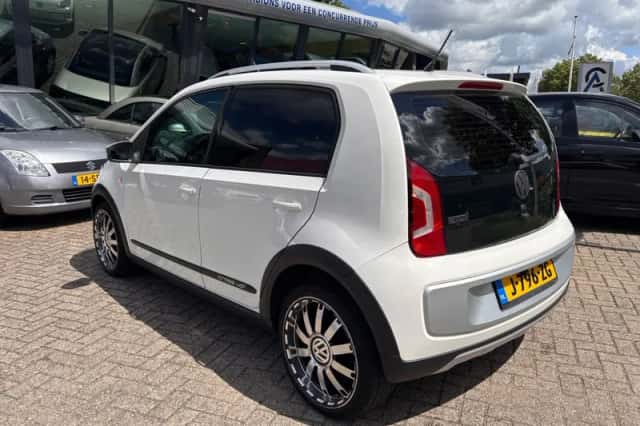 Volkswagen Up! (2013) thumbnail 3
