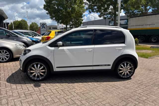 Volkswagen Up! (2013) thumbnail 6