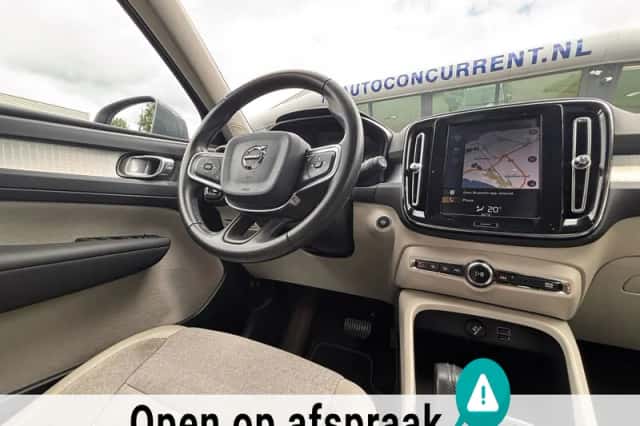 Volvo XC40 (2019) thumbnail 2