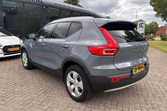 Volvo XC40 (2019) thumbnail 3