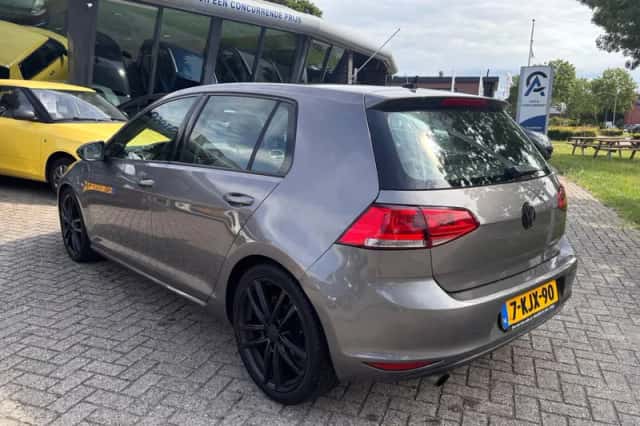 Volkswagen Golf (2013) thumbnail 3
