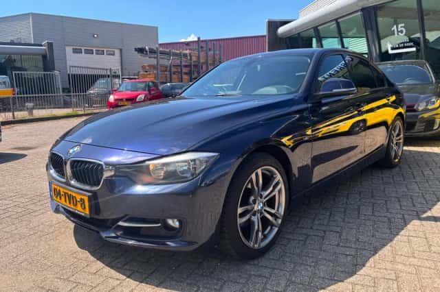 BMW 3-Serie (2012) thumbnail 6