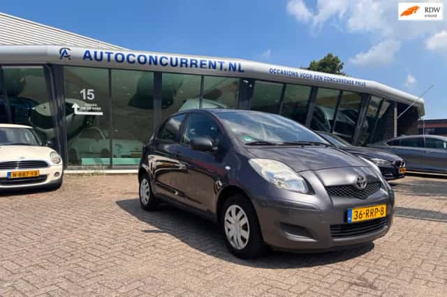 Toyota Yaris (2011) thumbnail 1