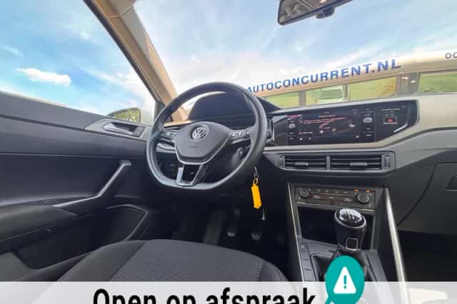 Volkswagen Polo (2017) thumbnail 2