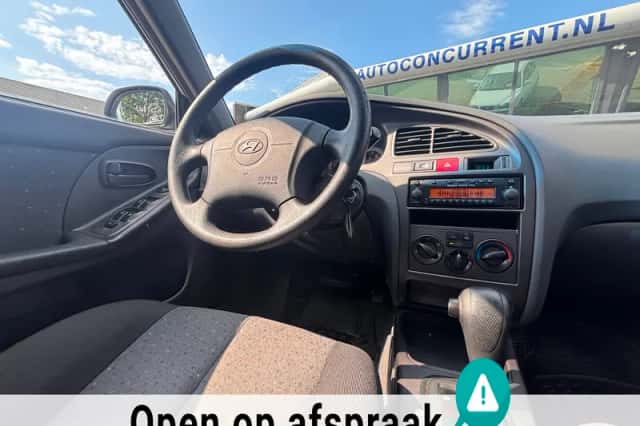 Hyundai Elantra (2001) thumbnail 2