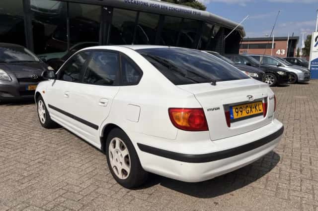 Hyundai Elantra (2001) thumbnail 3