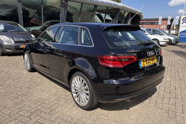 Audi A3 (2014) thumbnail 3