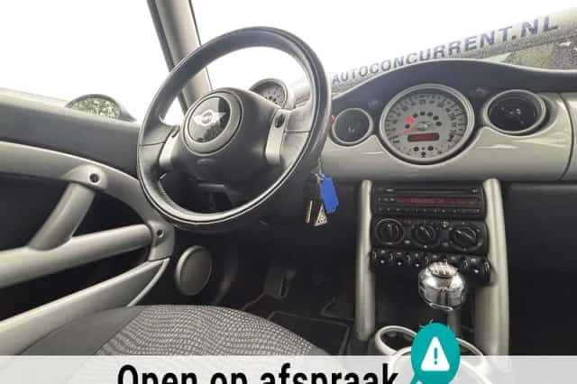MINI Cooper (2003) thumbnail 2