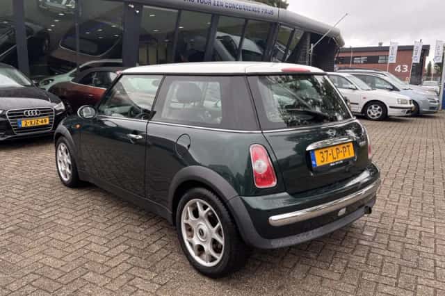 MINI Cooper (2003) thumbnail 3