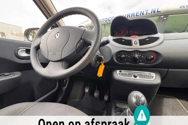 Renault Twingo (2011) thumbnail 2