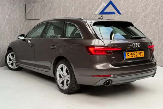 Audi A4 (2017) thumbnail 4