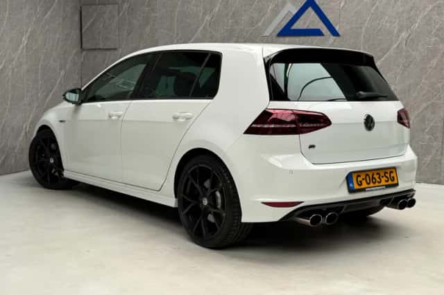 Volkswagen Golf (2014) thumbnail 2