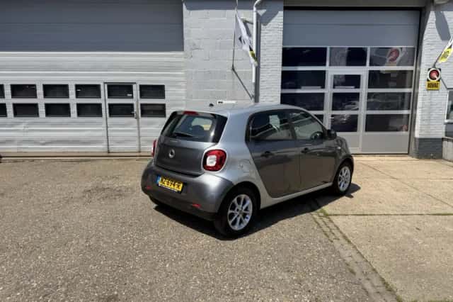 Smart Forfour (2017) thumbnail 3