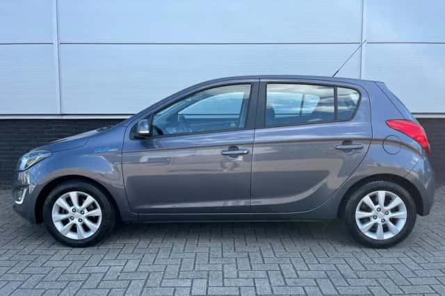 Hyundai i20 (2014) thumbnail 2