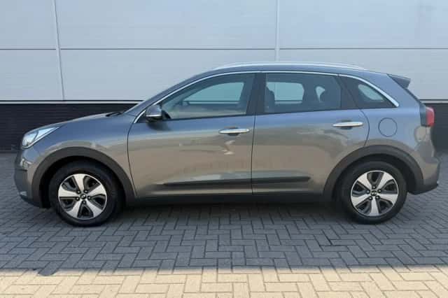 Kia Niro (2016) thumbnail 2