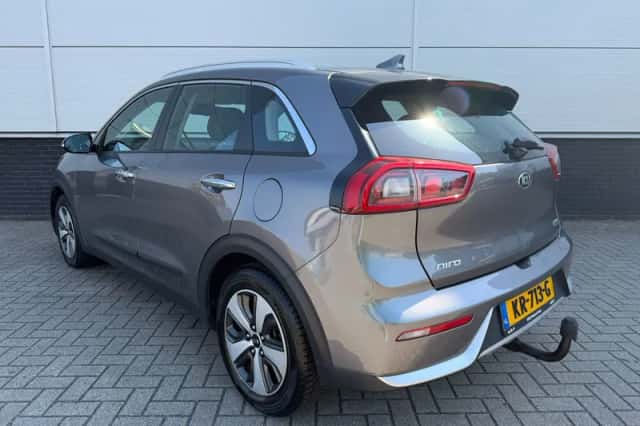 Kia Niro (2016) thumbnail 3