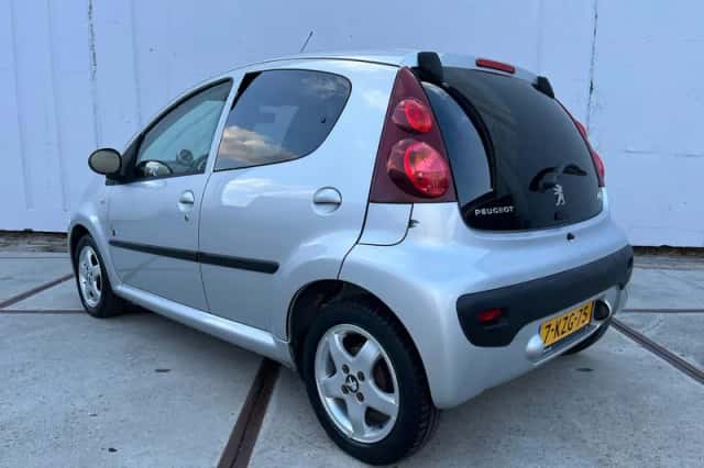 Peugeot 107 (2013) thumbnail 3