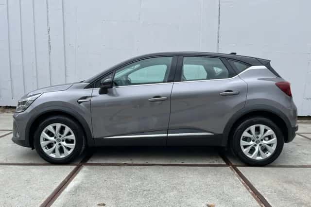 Renault Captur (2021) thumbnail 2