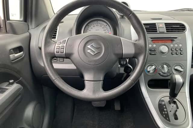 Suzuki Splash (2008) thumbnail 6