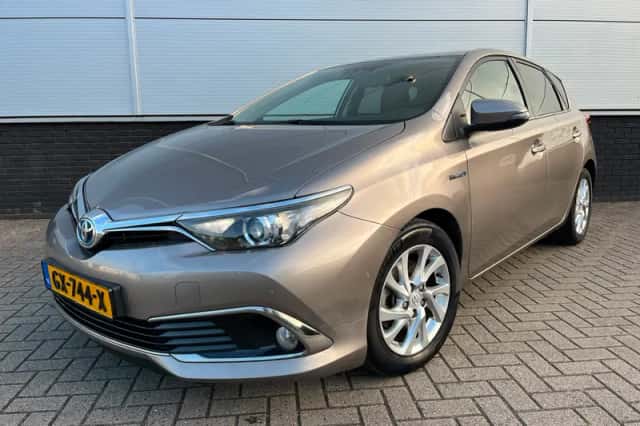 Toyota Auris (2015) thumbnail 1