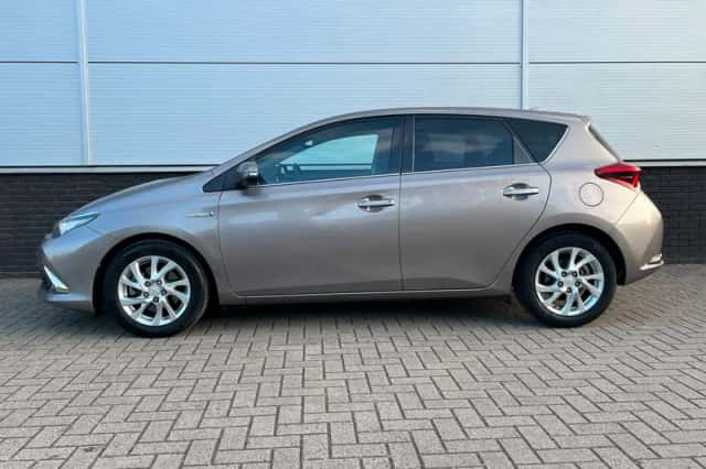 Toyota Auris (2015) thumbnail 2