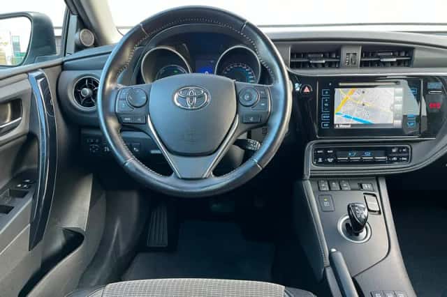 Toyota Auris (2015) thumbnail 5