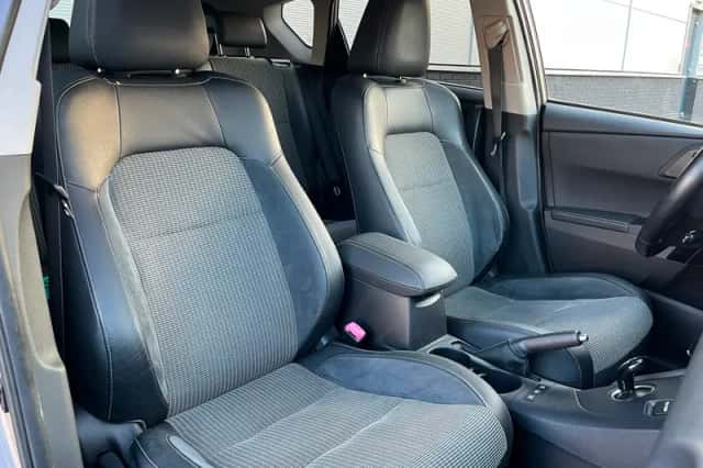 Toyota Auris (2015) thumbnail 6