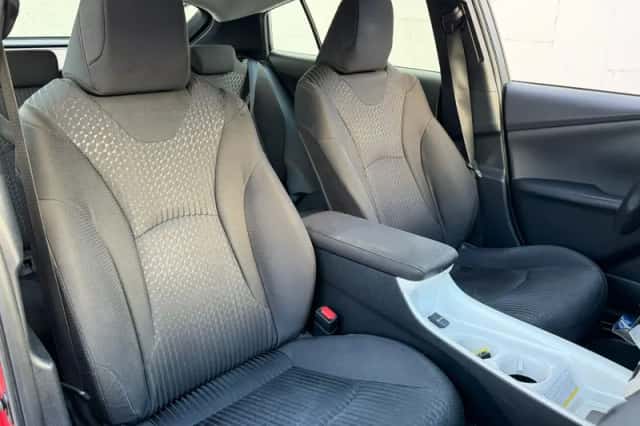 Toyota Prius (2016) thumbnail 5