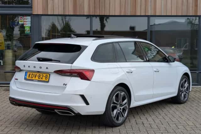 Škoda Octavia (2021) thumbnail 2