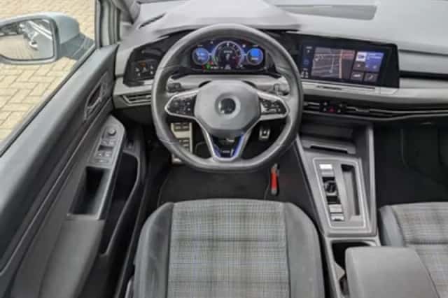 Volkswagen Golf (2023) thumbnail 4