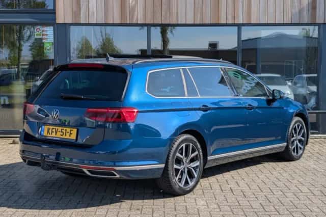 Volkswagen Passat (2022) thumbnail 2