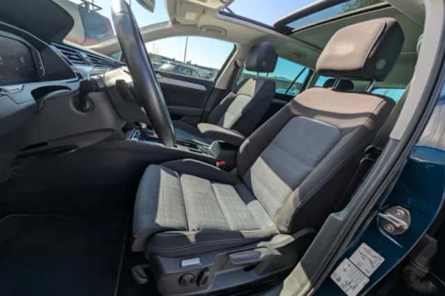 Volkswagen Passat (2022) thumbnail 6