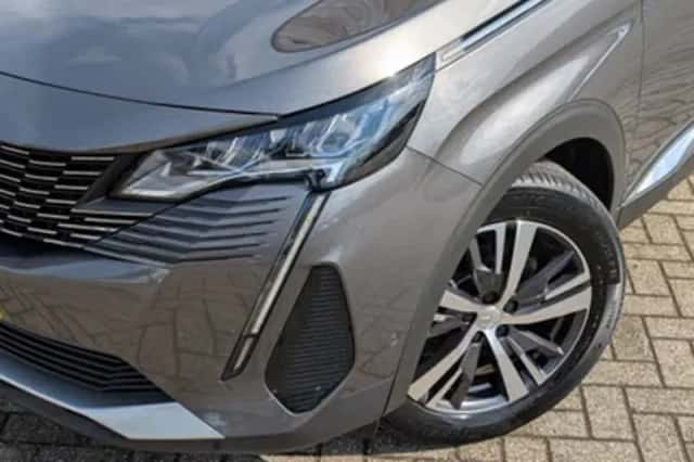 Peugeot 3008 (2023) thumbnail 2