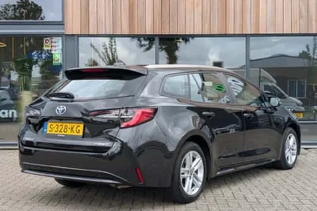 Toyota Corolla (2023) thumbnail 2