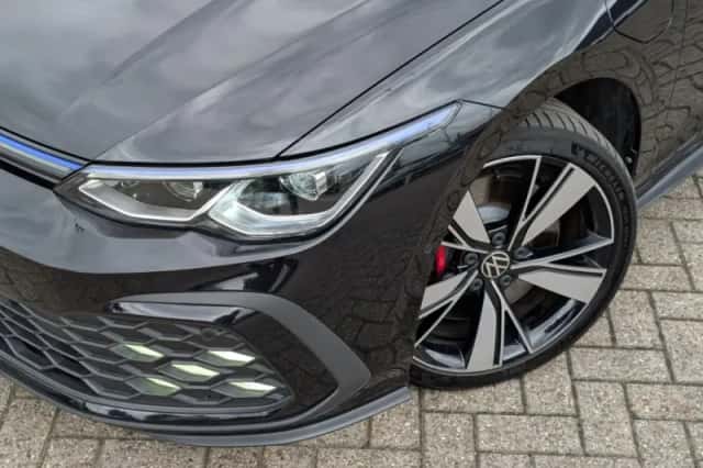 Volkswagen Golf (2024) thumbnail 2