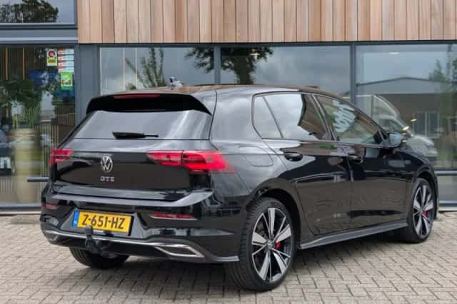 Volkswagen Golf (2024) thumbnail 3