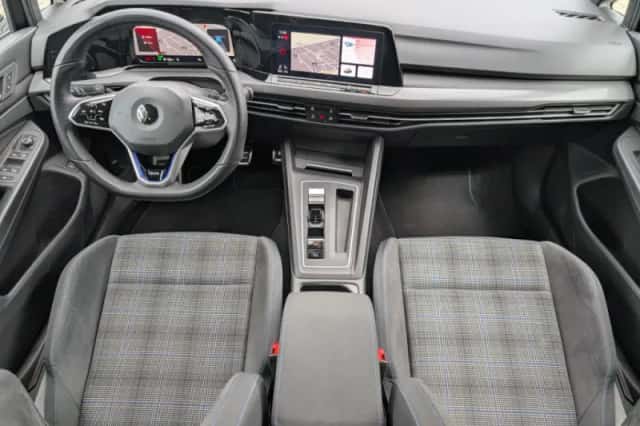 Volkswagen Golf (2024) thumbnail 5