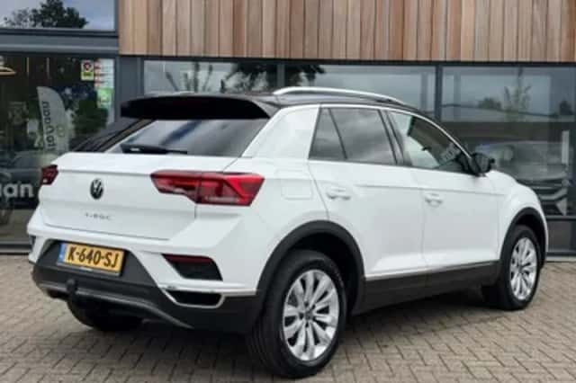 Volkswagen T-Roc (2021) thumbnail 2