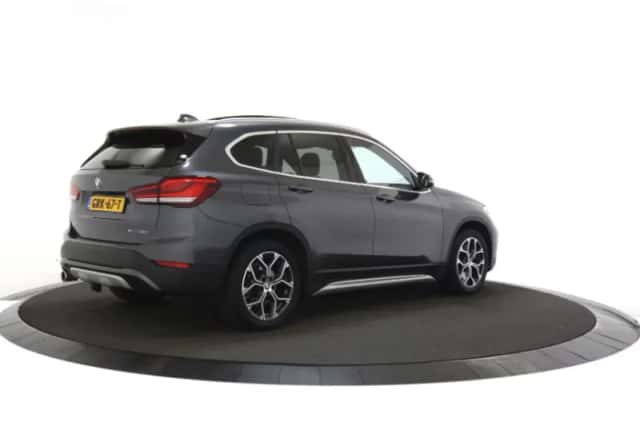 BMW X1 (2021) thumbnail 2