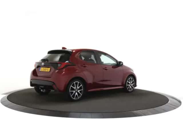 Toyota Yaris (2021) thumbnail 2