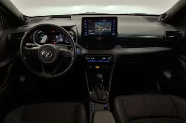 Toyota Yaris (2021) thumbnail 4