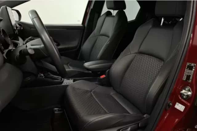 Toyota Yaris (2021) thumbnail 5