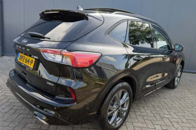 Ford Kuga (2022) thumbnail 3